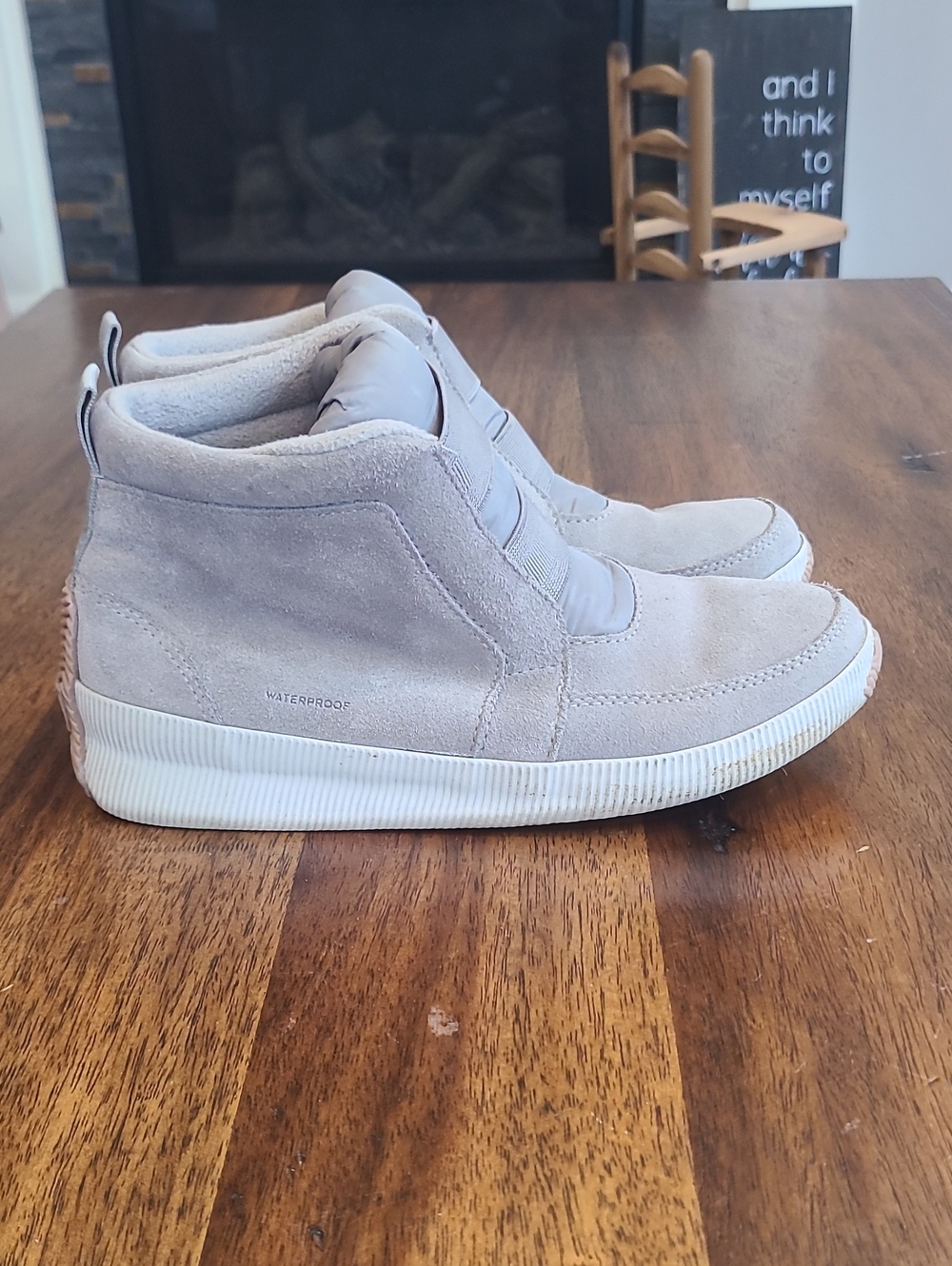 Sorel Women's Out N About Plus Mid boots in a grey suede finish Size 8.5